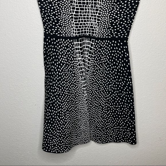 BCBG MaxAzria Dina Dress in Croc Jacquard - Picture 10 of 12